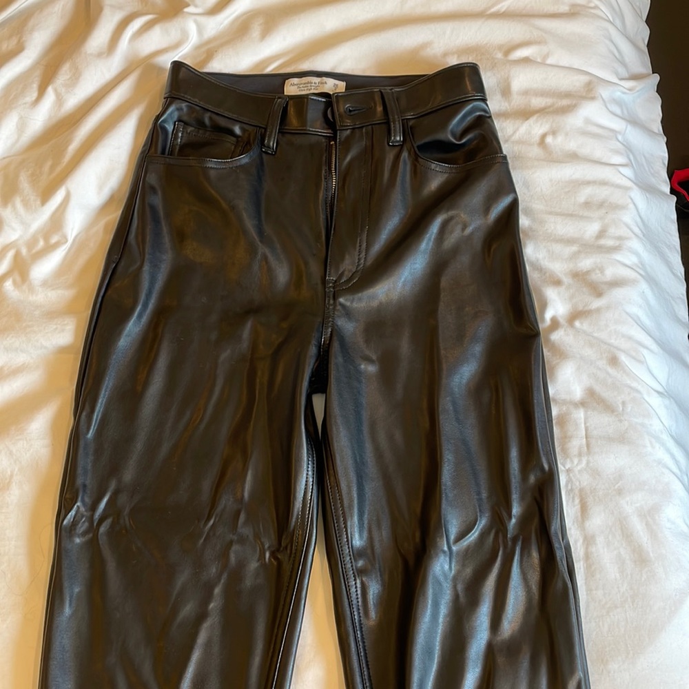 Abercrombie & fitch leather pants cropped size 26/2. Literally never worn